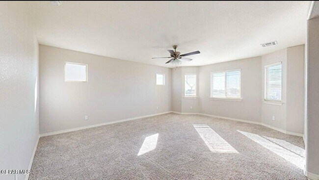 Building Photo - 14925 Pebble Hills Blvd