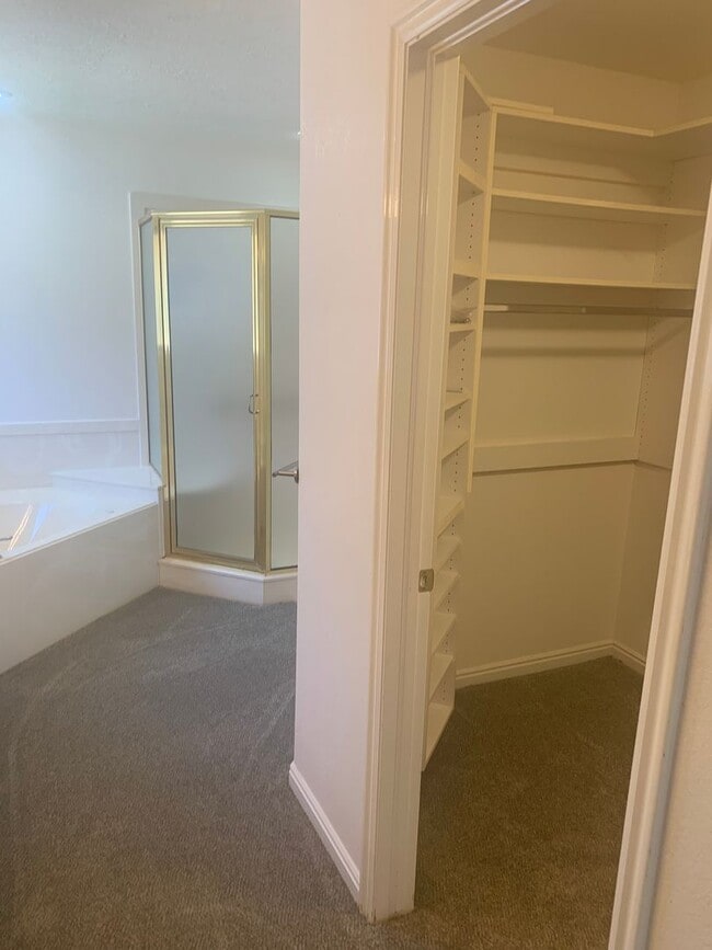 Building Photo - Wonderful 3 Bed 2 Bath Single Story on Sou...