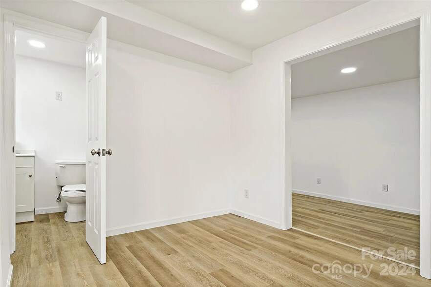 Downstairs Unit B - 228 Barrett Rd