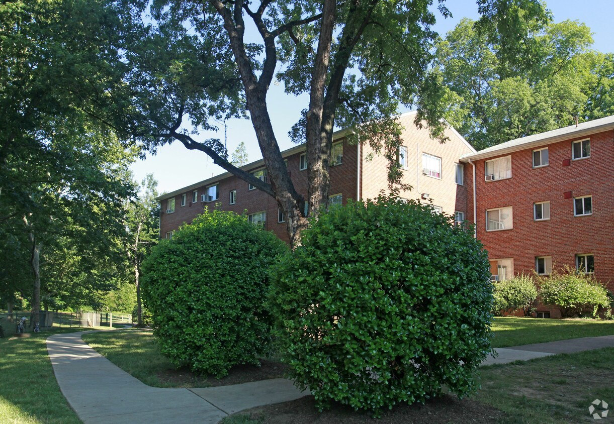 Aurora Hills Apartments Arlington