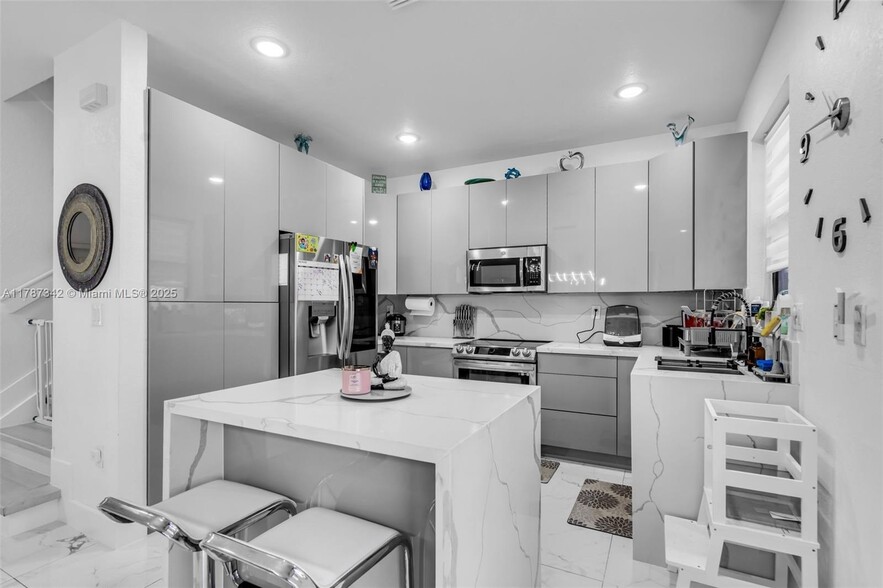 Building Photo - 3327 W 106th Ter