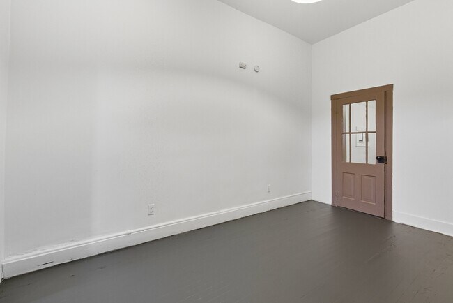 Building Photo - 839 S 8th Ave