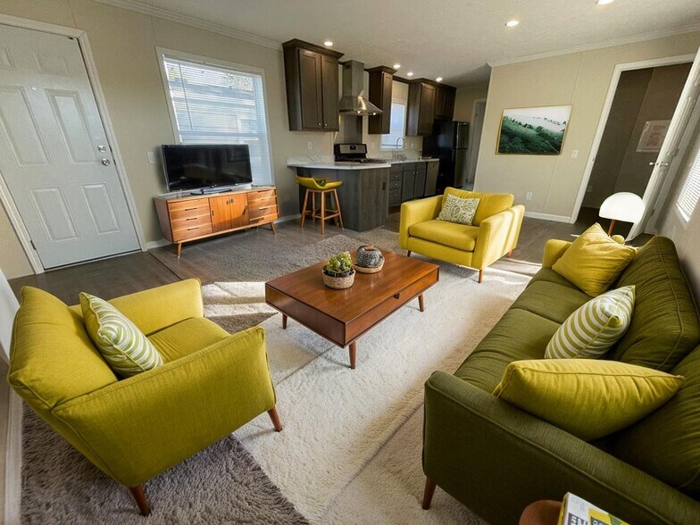 Primary Photo - 38054 Versailles St