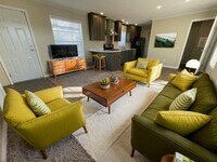 Building Photo - 38054 Versailles St