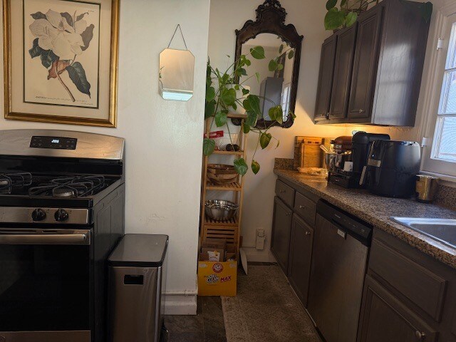 KITCHEN - 410 N Orange Grove Ave