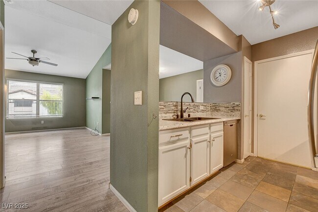 Building Photo - 45 Maleena Mesa St