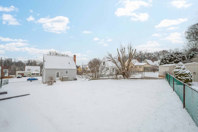 Building Photo - GORGEOUS 3 BEDROOM HOME IN DRAVOSBURG WITH...