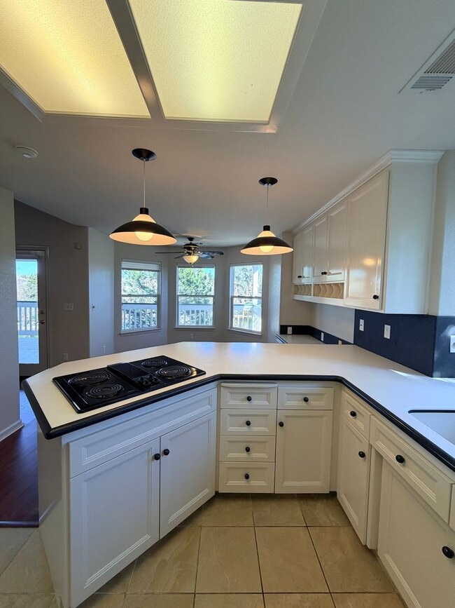 Building Photo - Beautiful Lakefront Home in the Vineyard! 55+ community