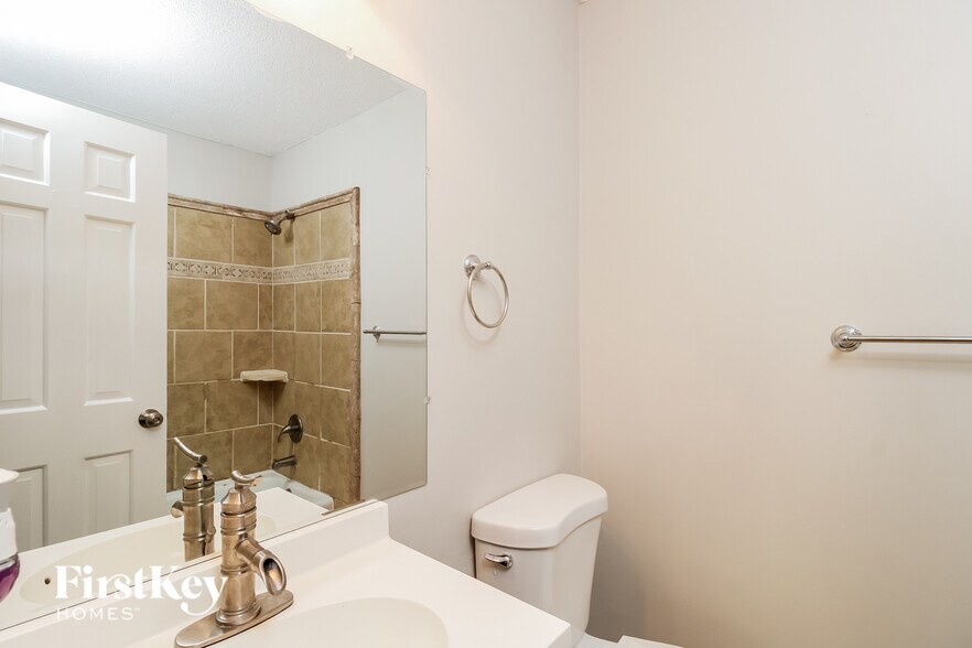 Building Photo - 4923 Shady Pine Dr