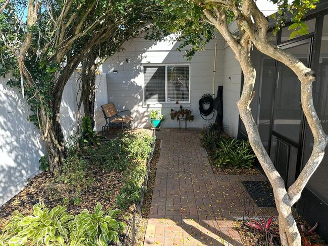 Building Photo - Spacious 2 Bed 2 Bath Home