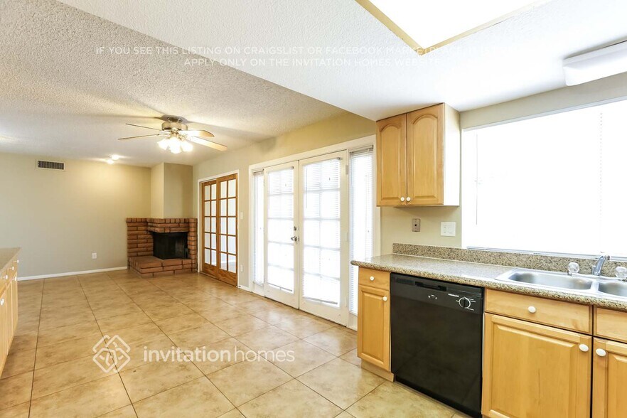 Building Photo - 917 W Lindner Ave