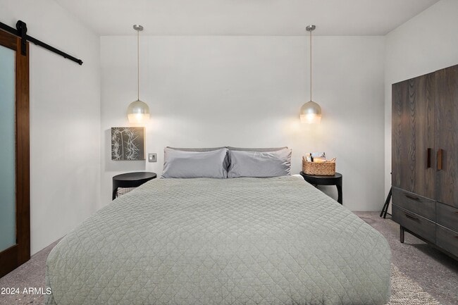 Building Photo - 15212 N Sandy Blf Rd