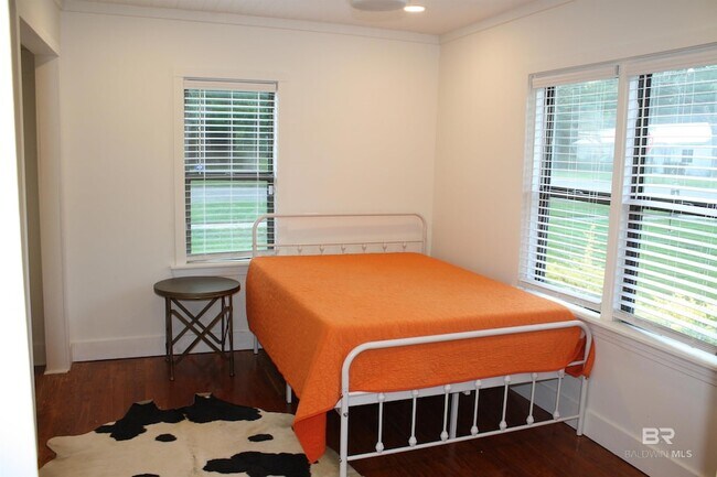 Building Photo - 852 Prospect Ave