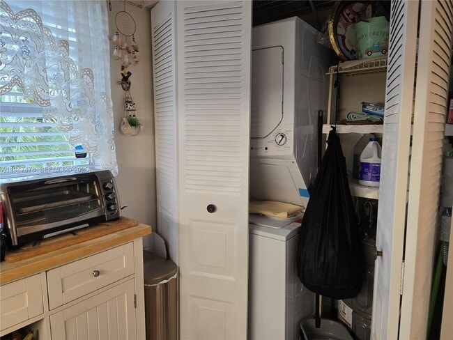 Building Photo - 7690 NW 18th St