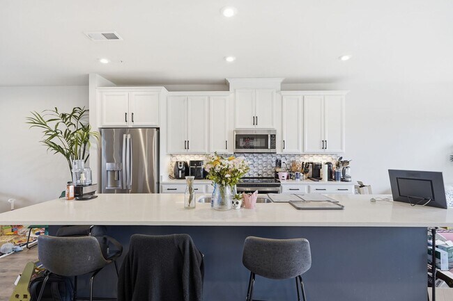 Building Photo - Perfectly positioned near the vibrant shopping and dining destination of One Loudoun, this reside...