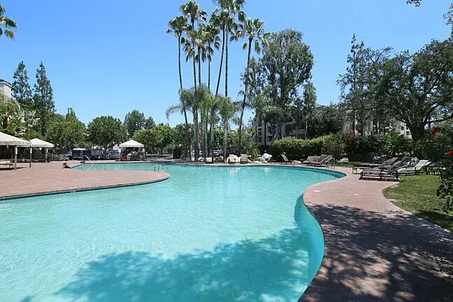 Building Photo - 5565 Canoga Ave