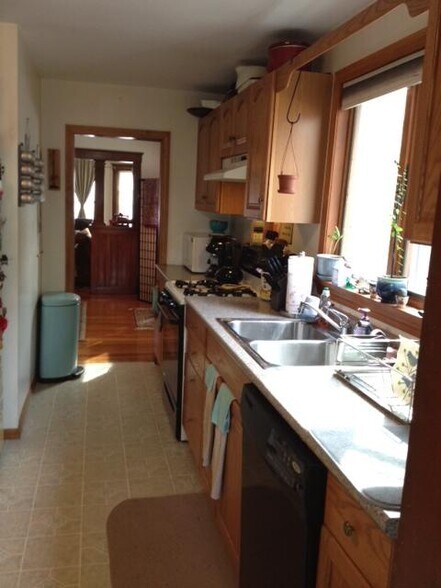 Building Photo - 76 Winter St