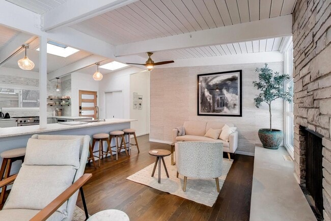 Building Photo - 2649 Crawford Ave