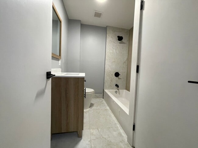 Building Photo - 17 Belmont Ave