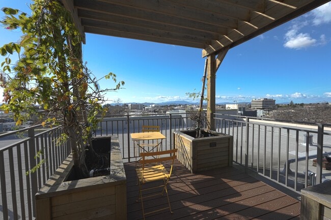 Building Photo - 2747 San Pablo Ave