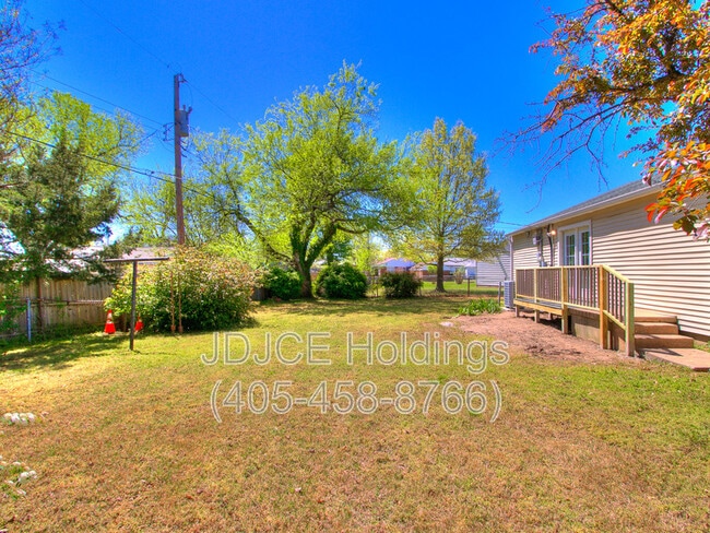 Building Photo - 122 W Marshall Dr