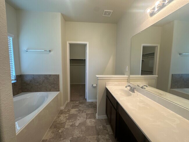 Building Photo - 3419 Golden Amber Ct