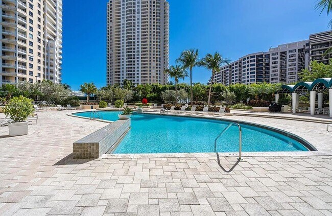 Building Photo - 888 Brickell Key Dr