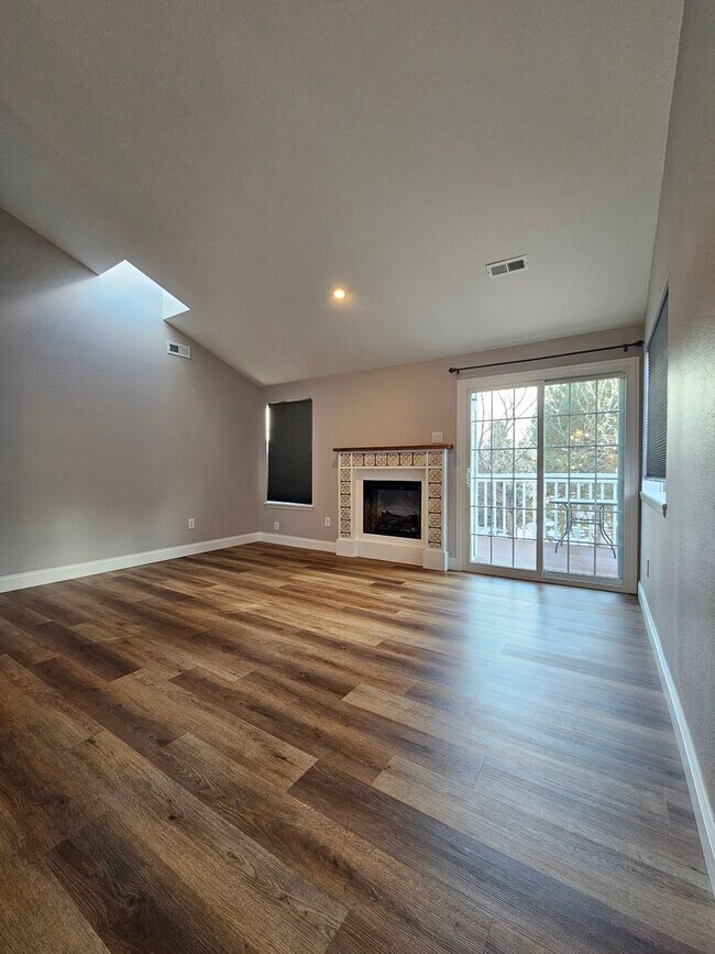 Building Photo - Fully Remodeled Condo in Broomfield