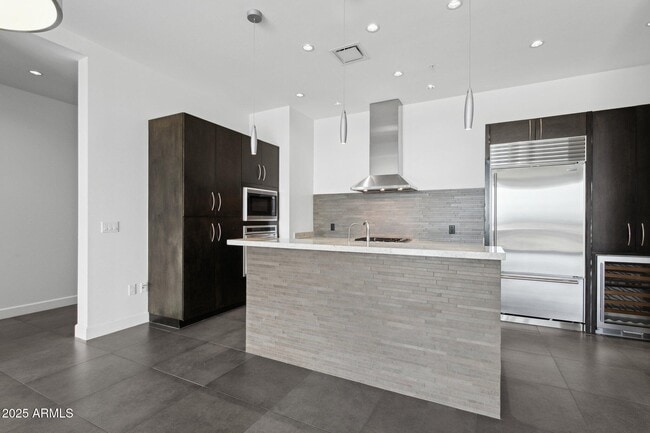 Building Photo - 15215 N Kierland Blvd