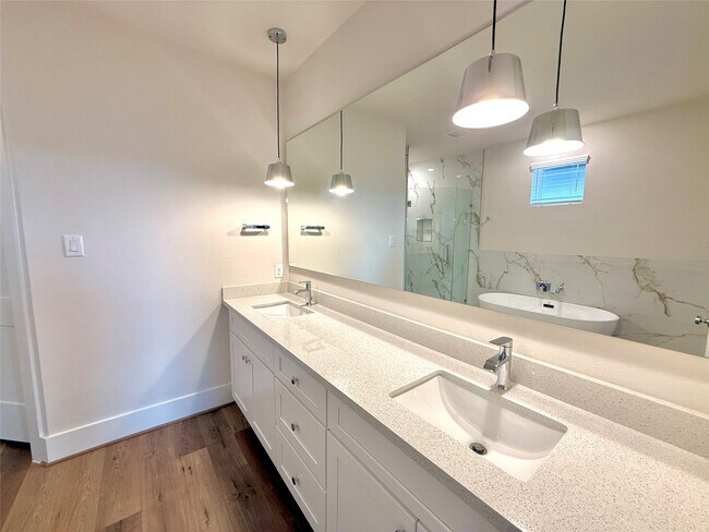 Building Photo - 5624 Bertellis Ln