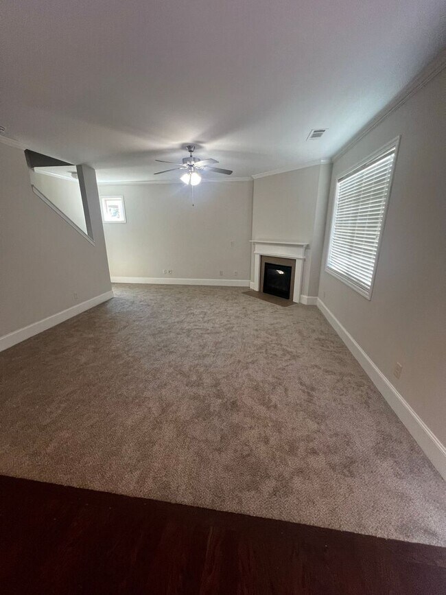 Building Photo - Beautiful 4-Bedroom Home with Gourmet Kitchen and Spacious Master Suite in Swim/Tennis Community