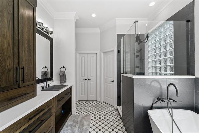 Building Photo - 621 Somerset Dr