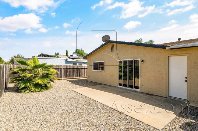 Building Photo - Charming Oceanside Retreat Near Camp Pendleton