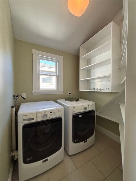 Building Photo - 11 Traymore St