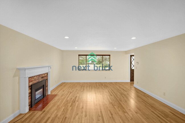 Building Photo - Spacious 5 Bed 2.5 Bath for Rent in Bellevue!