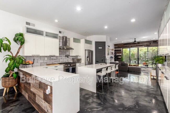 Building Photo - 4413 E Montecito Ave