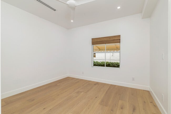 Building Photo - 222 S County Rd