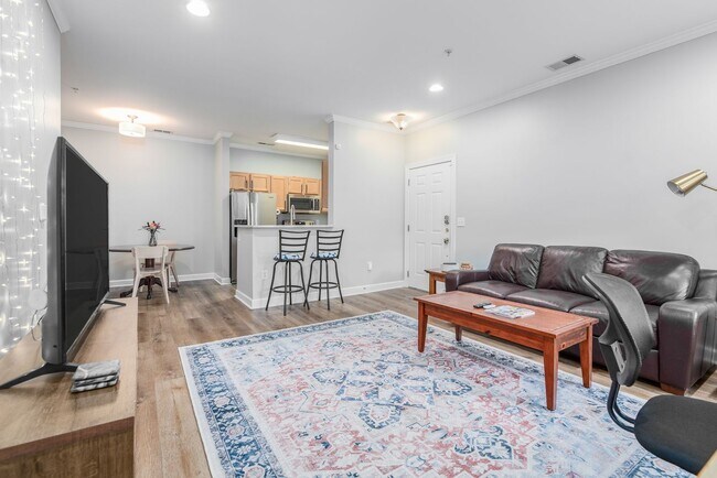 Building Photo - Cute & Cozy Condo in Southern Village!