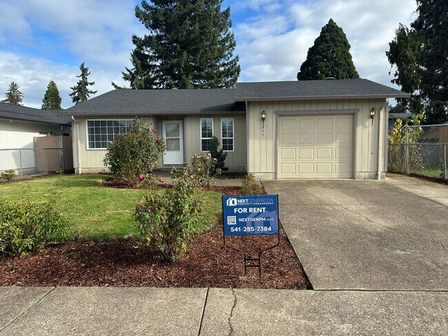 Primary Photo - 3 bedroom 1 bathroom house in Springfield!