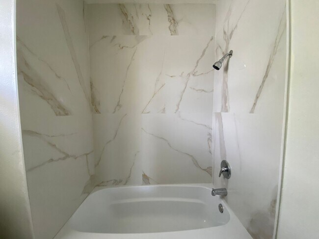 Building Photo - 18th Ave S Triplex