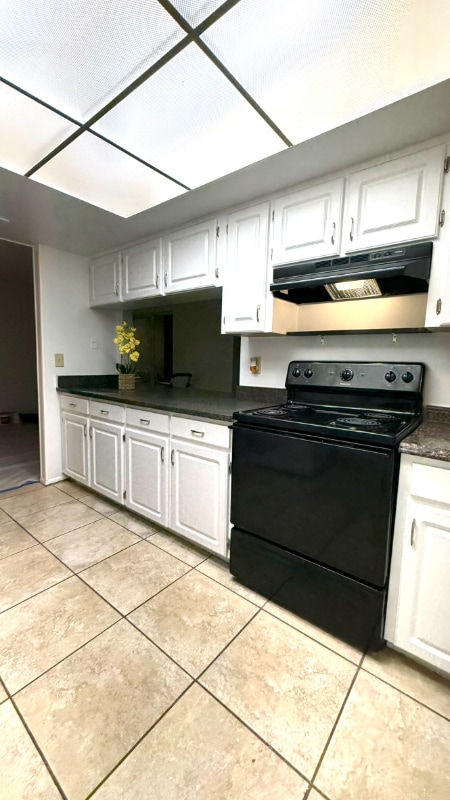 Building Photo - 411 Banana