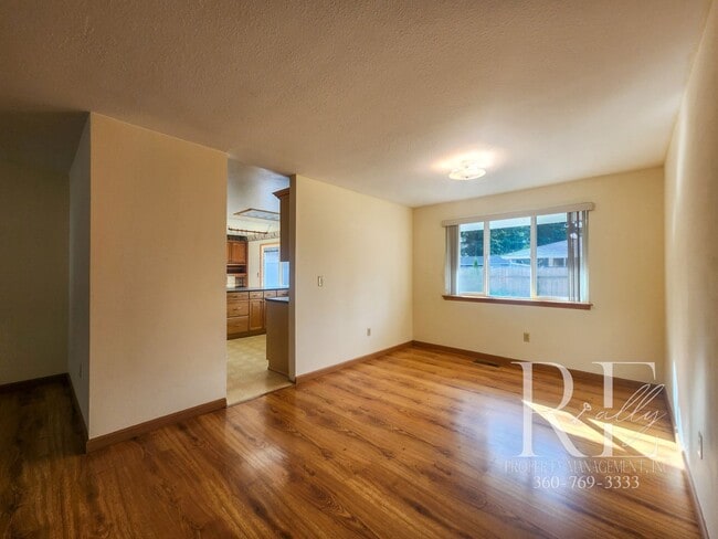 Building Photo - Spacious 4-Bedroom Rambler with Fenced Yar...