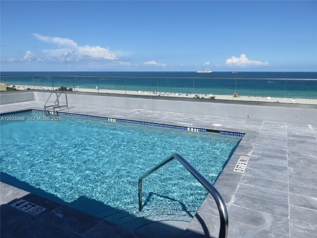 Building Photo - 1255 Collins Ave