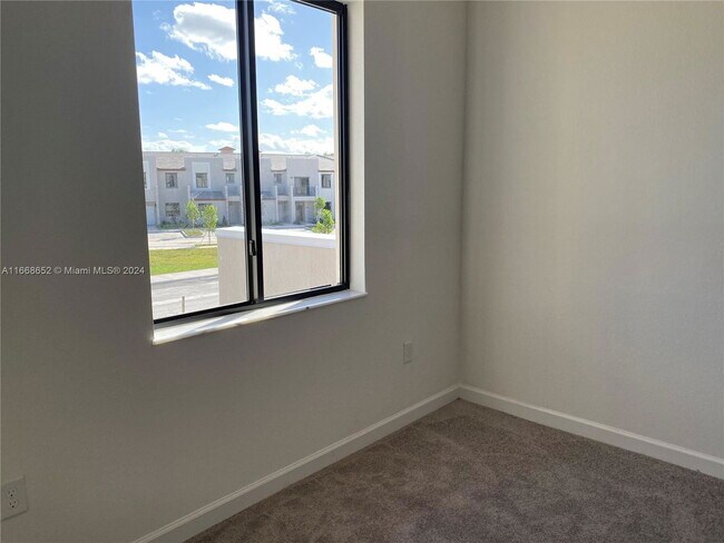 Building Photo - 320 NE 208th Terrace