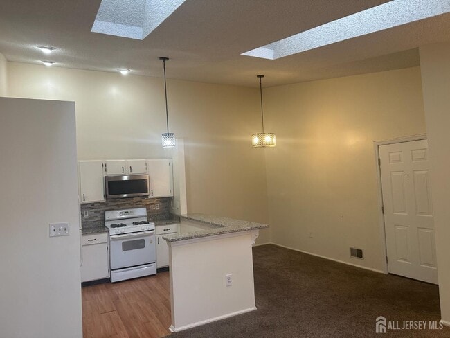 Building Photo - 450 Northam Dr