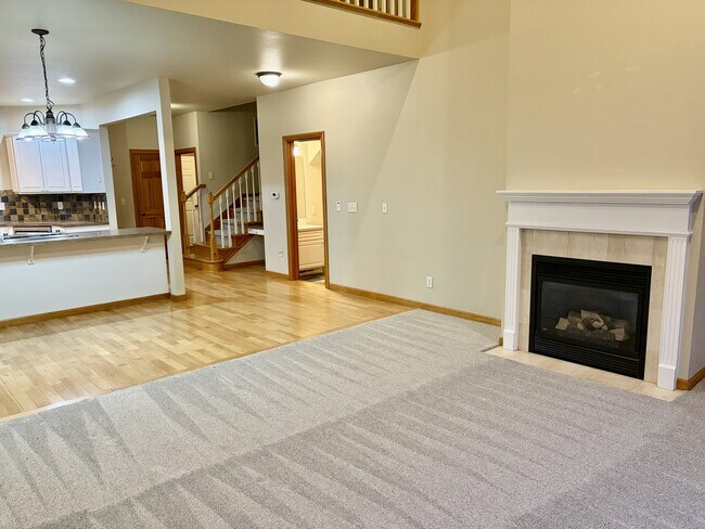 Building Photo - 2285 James Cir