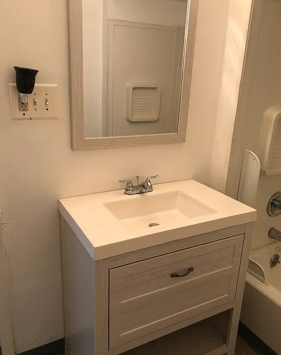 Building Photo - "Ready Now - 1368 Sq Ft of Comfort!"