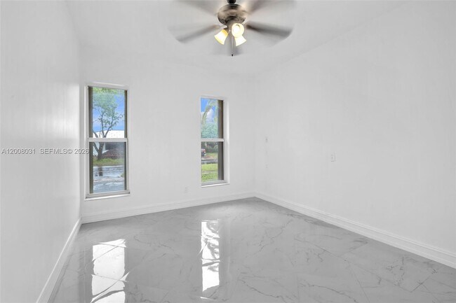 Building Photo - 3441 N Hills Dr