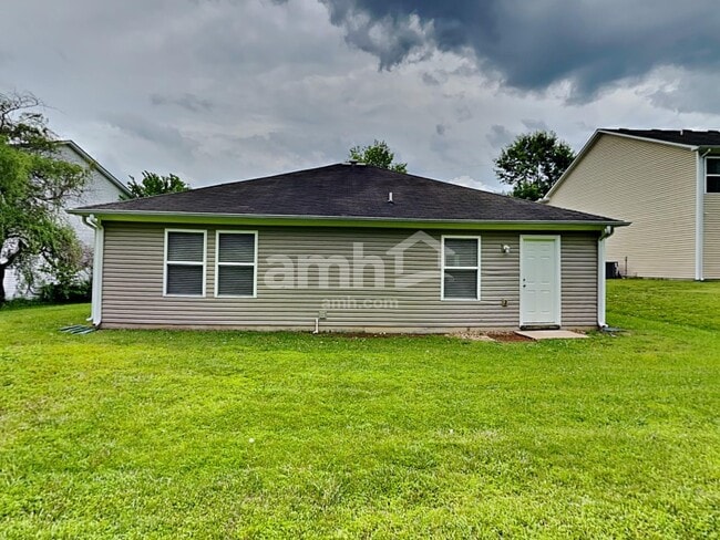 Building Photo - 2727 Sutherland Dr