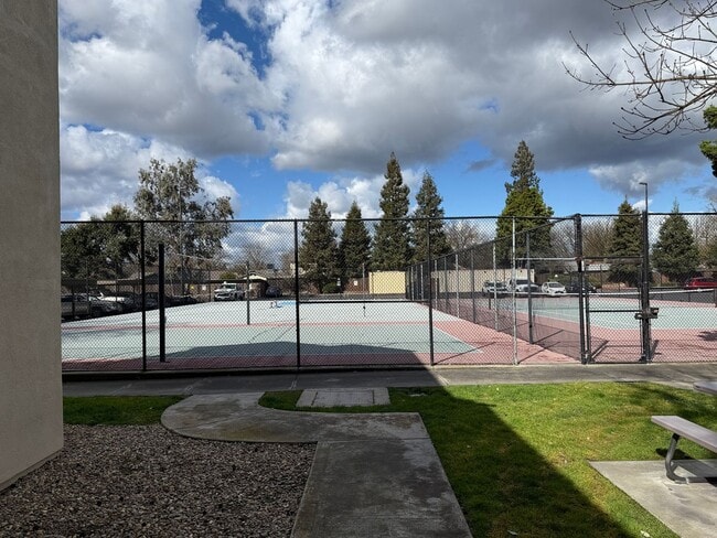 Building Photo - Executive 2-bedroom condo in gated community!